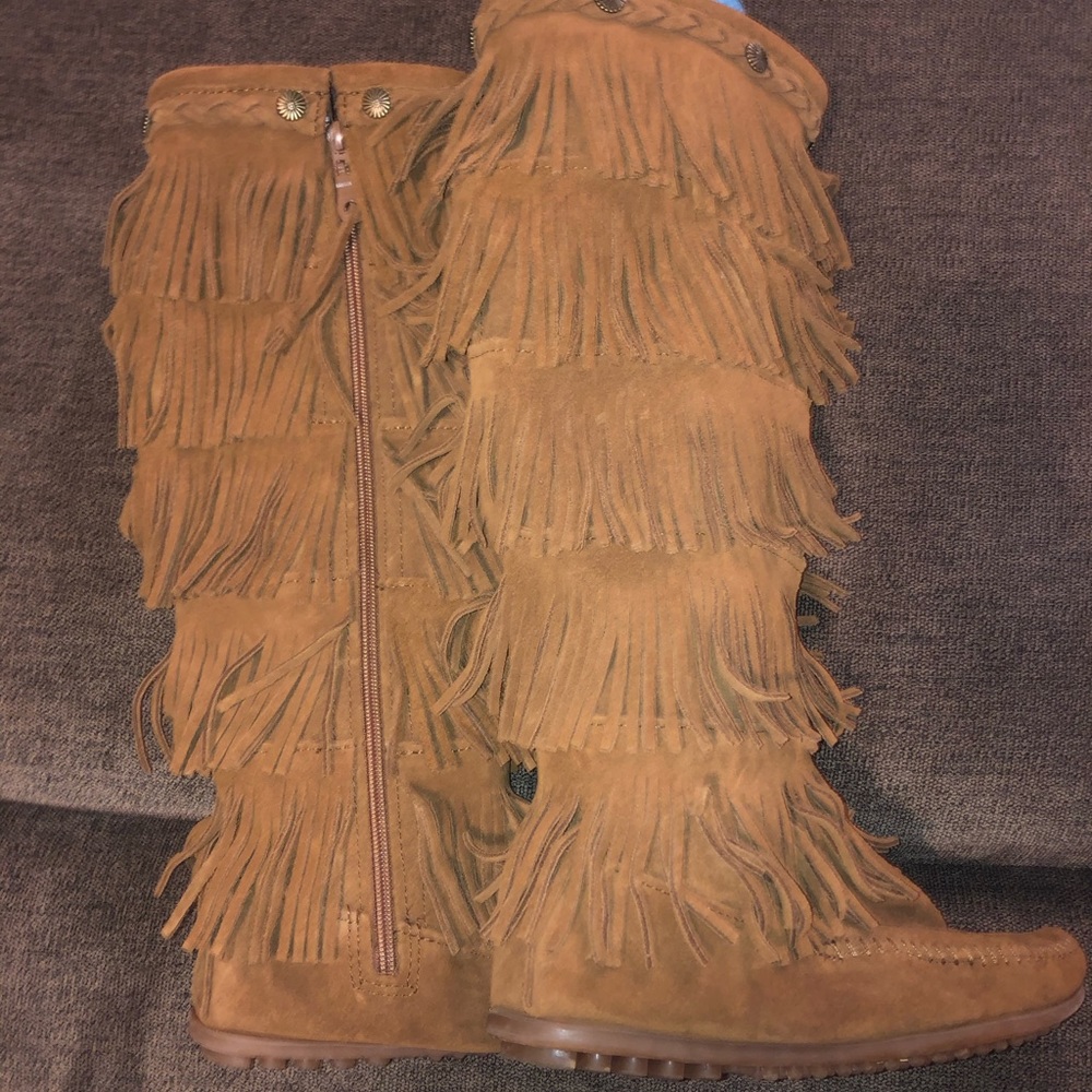 Minnetonka Women’s 5 Layer Fringe Moc Boot - image 1